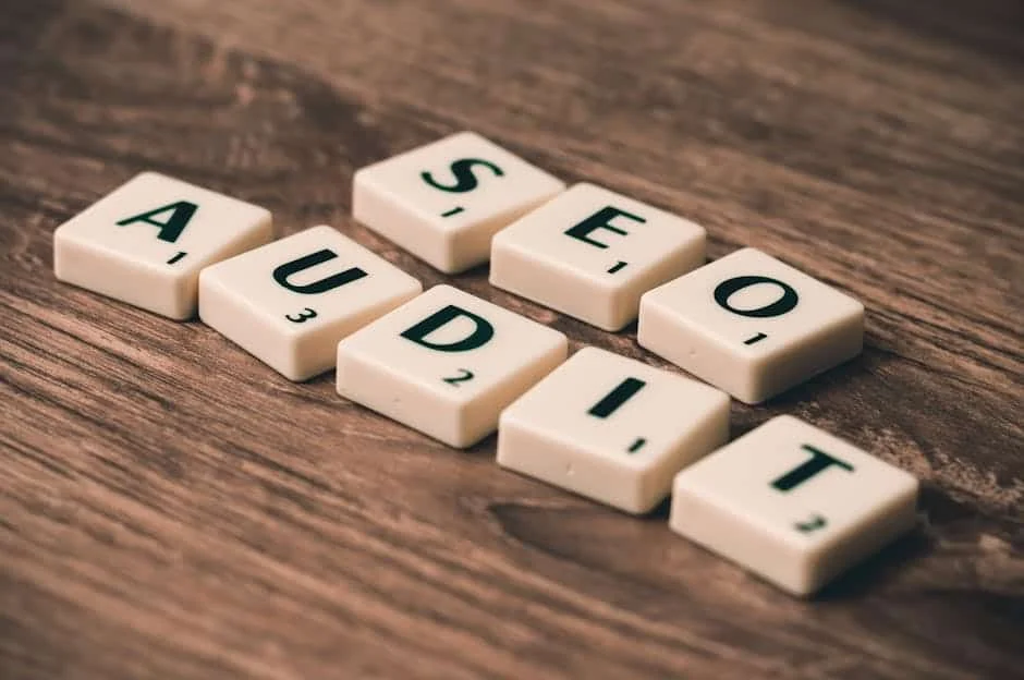 SEO AUDIT yazan harf karoları